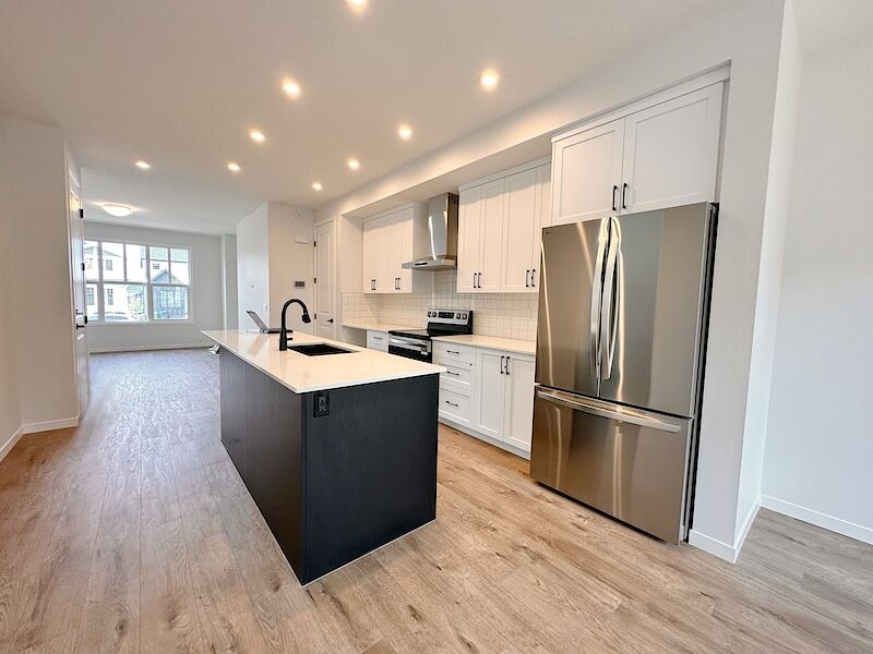 Calgary 3 bedrooms Duplex for rent. Property photo: 570100-1