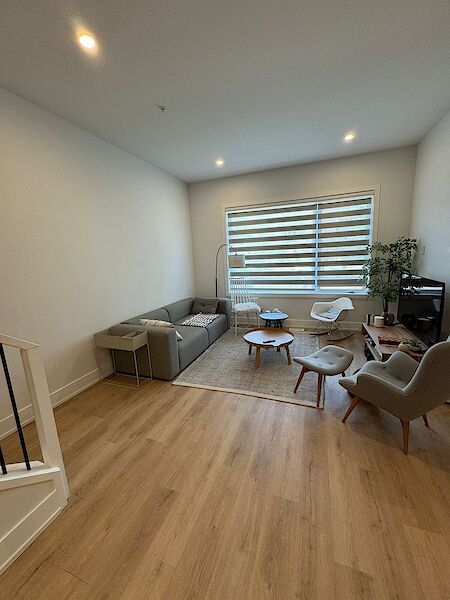 Calgary 4 bedrooms Townhouse for rent. Property photo: 570455-2