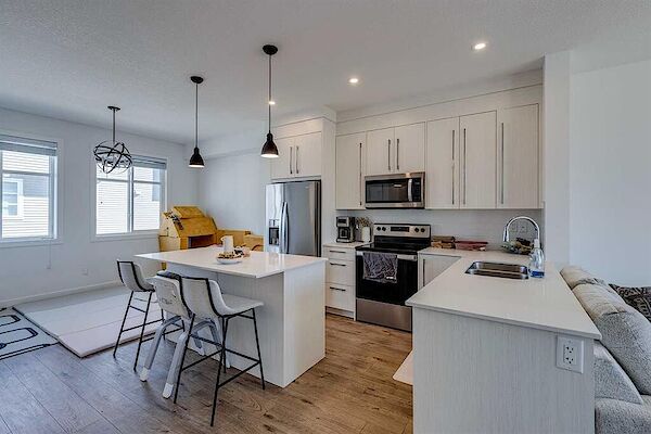 Calgary 4 bedrooms Townhouse for rent. Property photo: 570867-2