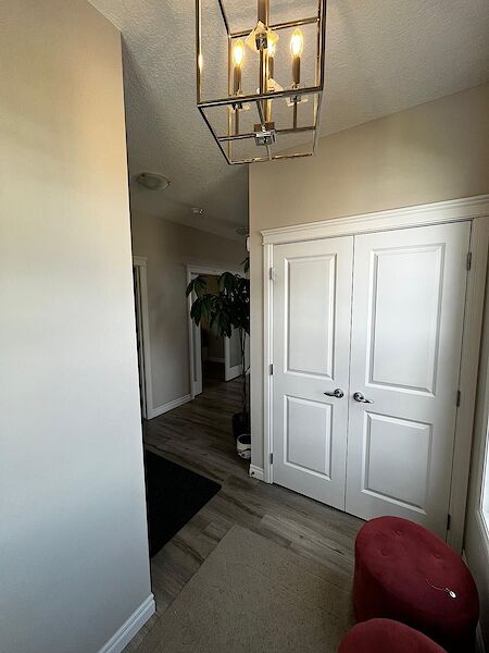 Calgary 3 + Den bedrooms Main Floor for rent. Property photo: 571108-2