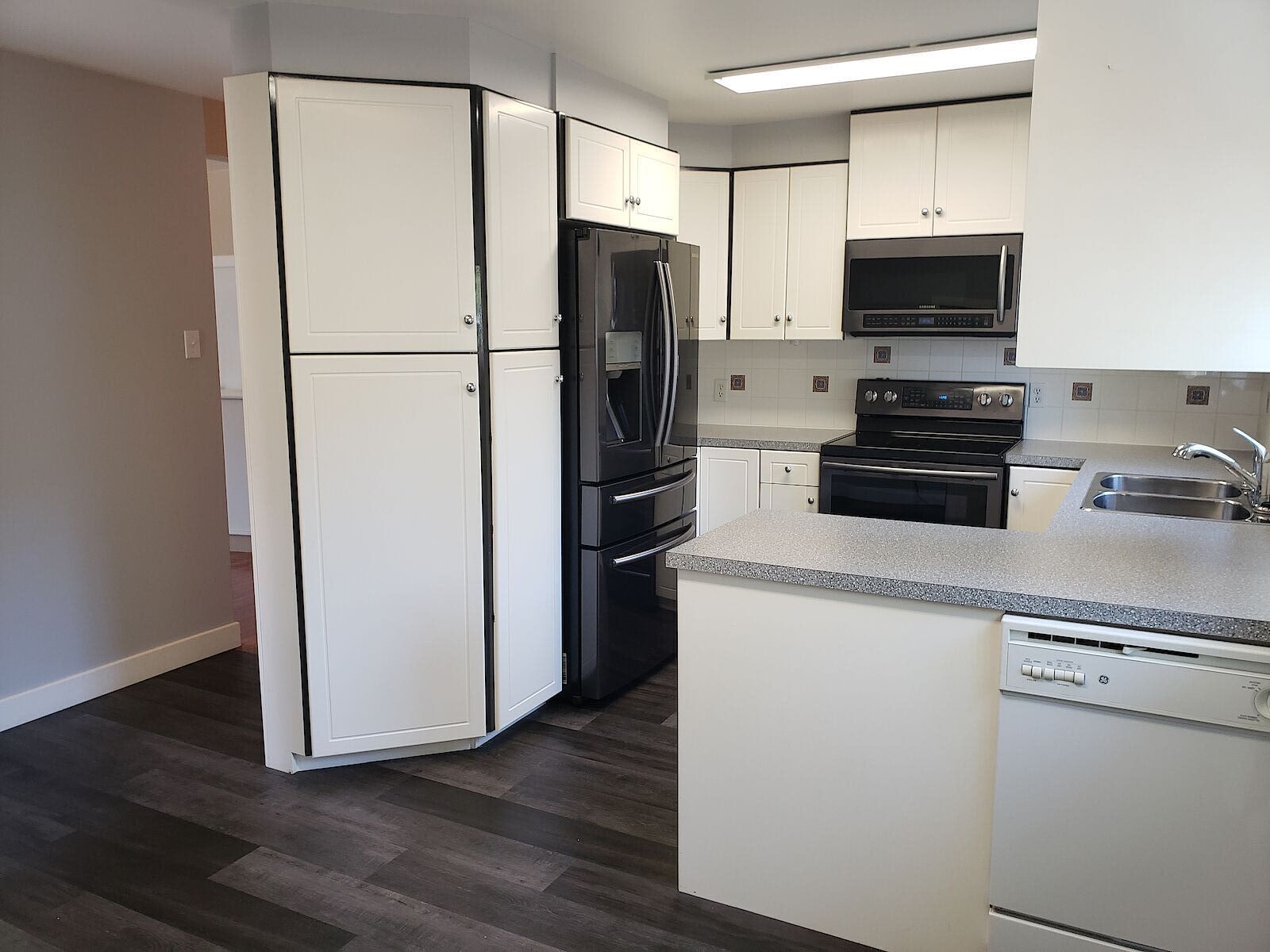 Calgary 3 bedrooms Main Floor for rent. Property photo: 571109-1