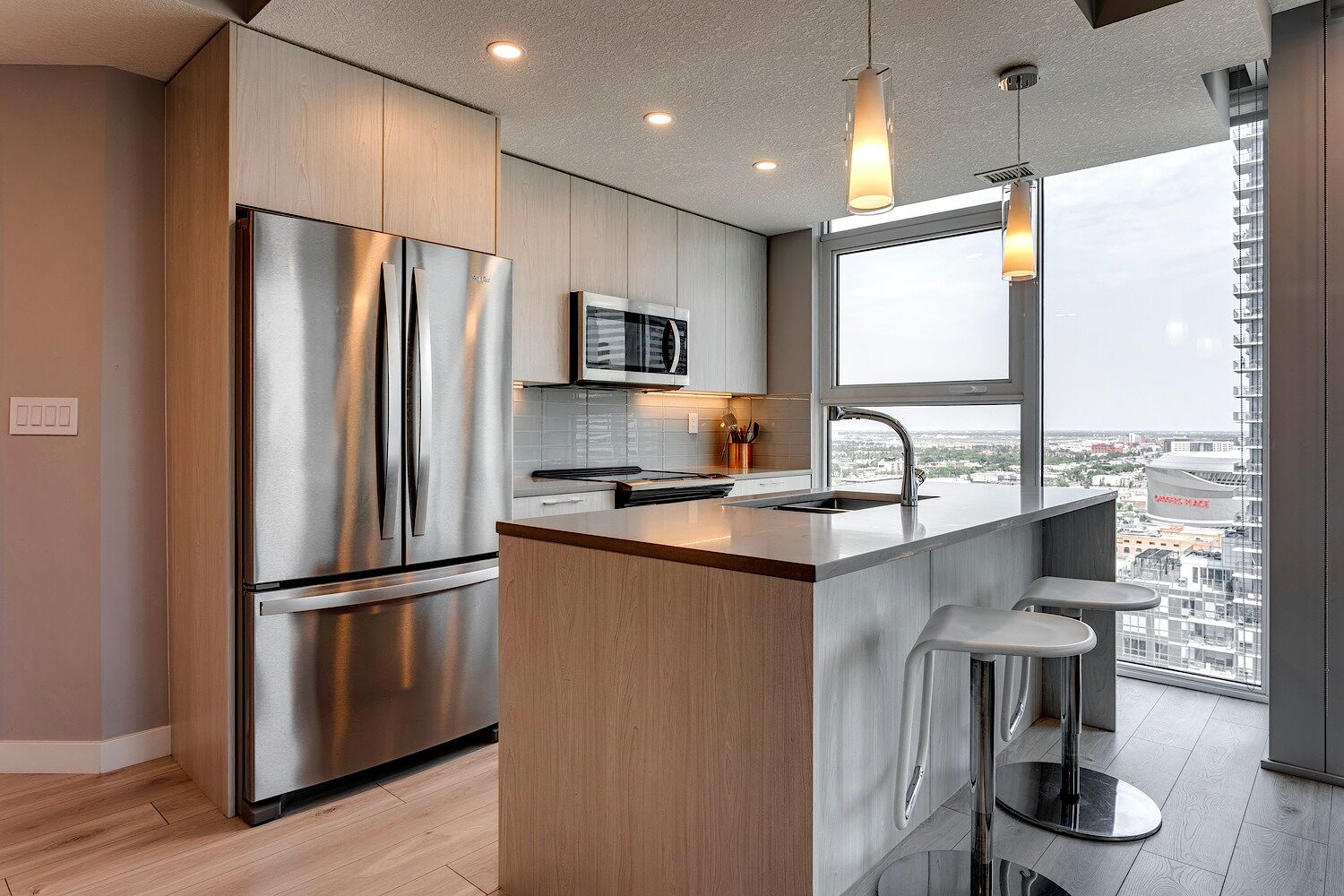 1703 Edmonton 2 bedrooms Apartment for rent. Property photo: 571639-1