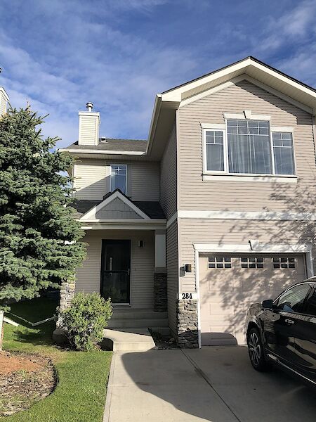 Chestermere 3 bedrooms Townhouse for rent. Property photo: 571777-2