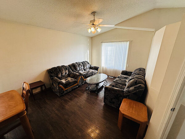 Calgary 3 bedrooms House for rent. Property photo: 571859-2
