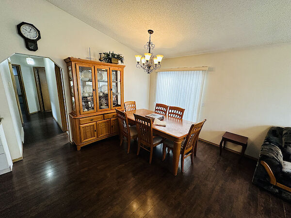 Calgary 3 bedrooms House for rent. Property photo: 571859-3