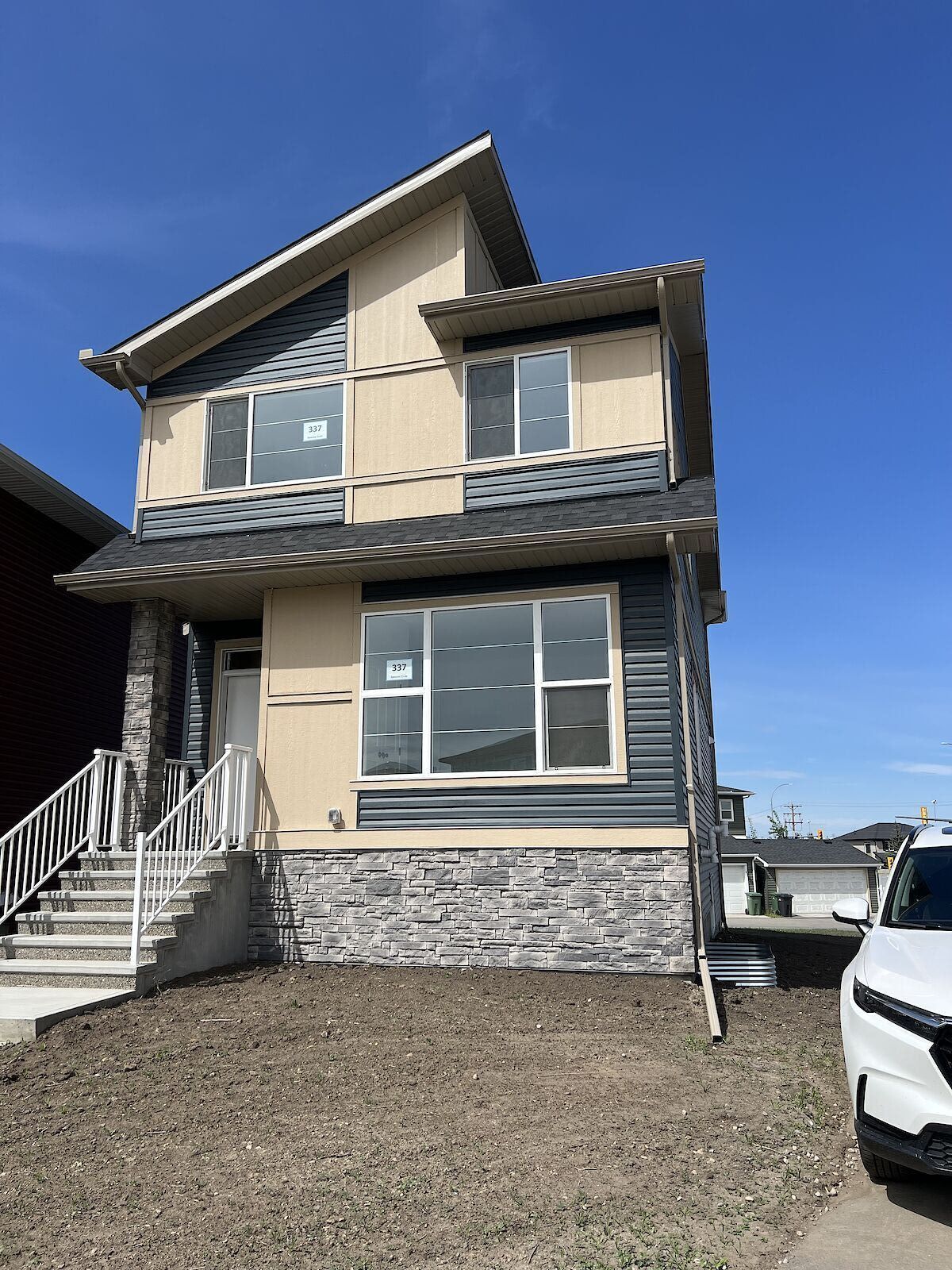 Chestermere 4 bedrooms House for rent. Property photo: 572021-1