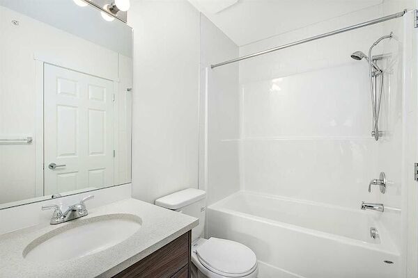 Calgary 2 bedrooms Condo Unit for rent. Property photo: 572051-2