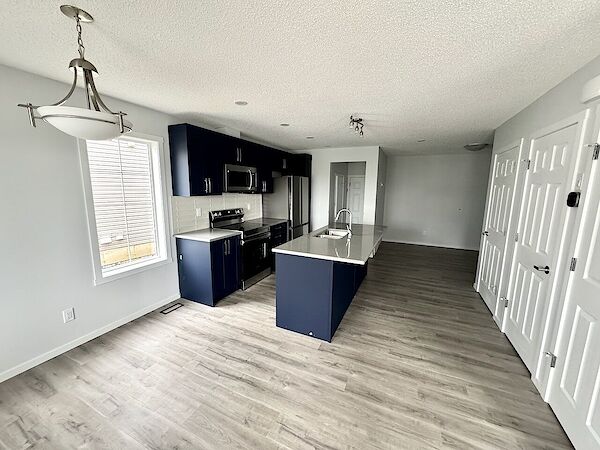 Calgary 3 bedrooms Townhouse for rent. Property photo: 572218-2