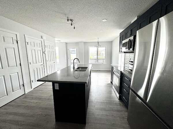 Calgary 3 bedrooms Townhouse for rent. Property photo: 572218-3