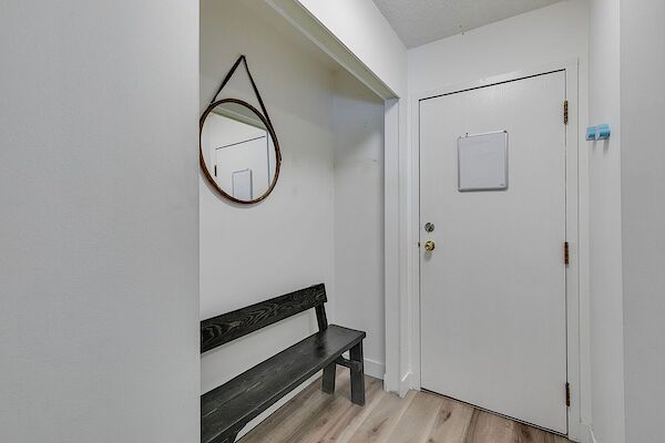 Calgary 2 + Den bedrooms Condo Unit for rent. Property photo: 572305-3