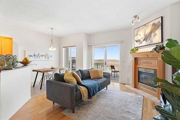 Calgary 2 bedrooms Townhouse for rent. Property photo: 572333-2