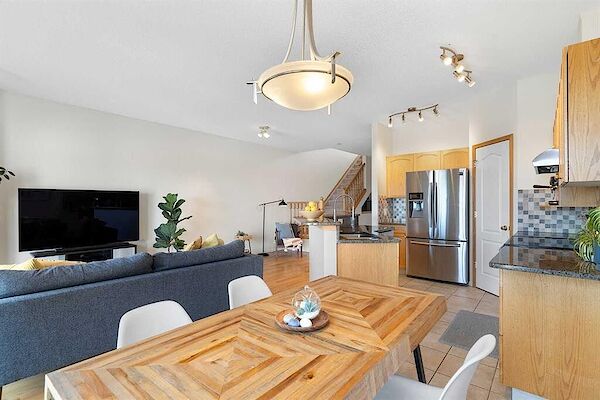 Calgary 2 bedrooms Townhouse for rent. Property photo: 572333-3
