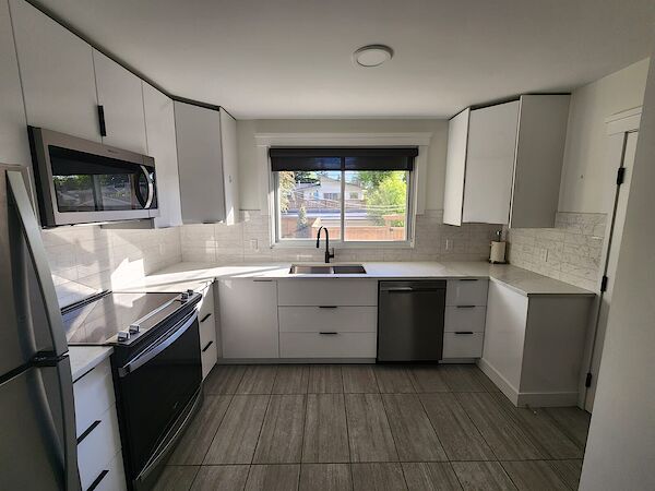 Calgary 3 bedrooms Room For Rent for rent. Property photo: 572420-2