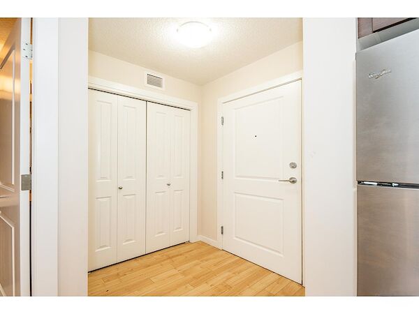 Edmonton 2 bedrooms Condo Unit for rent. Property photo: 572469-3