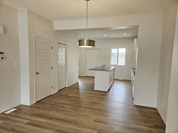 Edmonton 3 bedrooms Main Floor for rent. Property photo: 572556-3