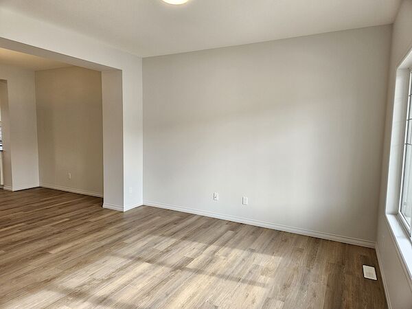 Edmonton 3 bedrooms Main Floor for rent. Property photo: 572556-2