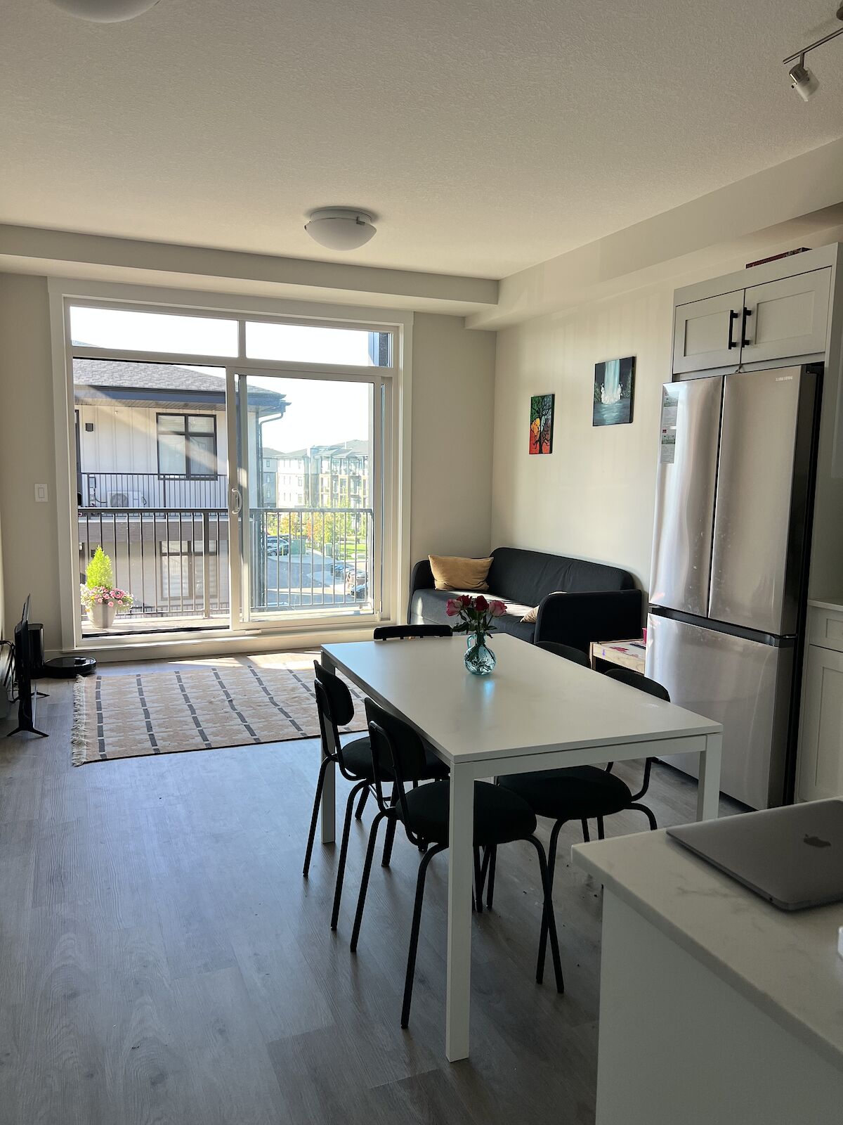 Calgary 2 bedrooms Condo Unit for rent. Property photo: 572584-1