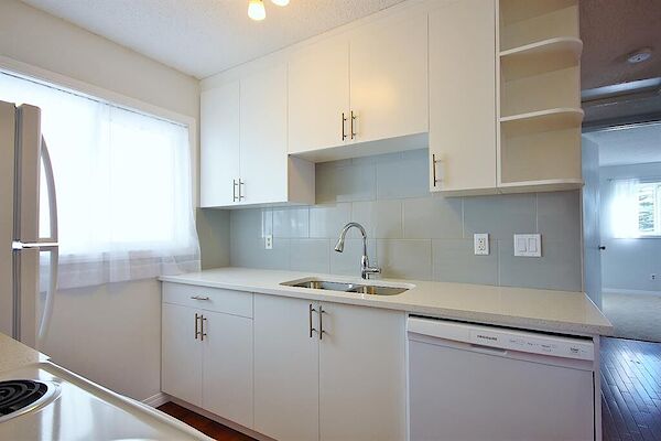 Calgary 3 bedrooms House for rent. Property photo: 572839-3