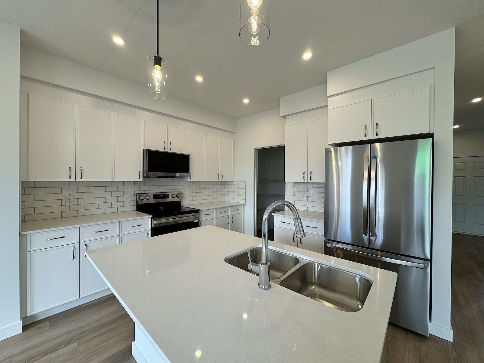 Edmonton 3 + Den bedrooms House for rent. Property photo: 572997-1