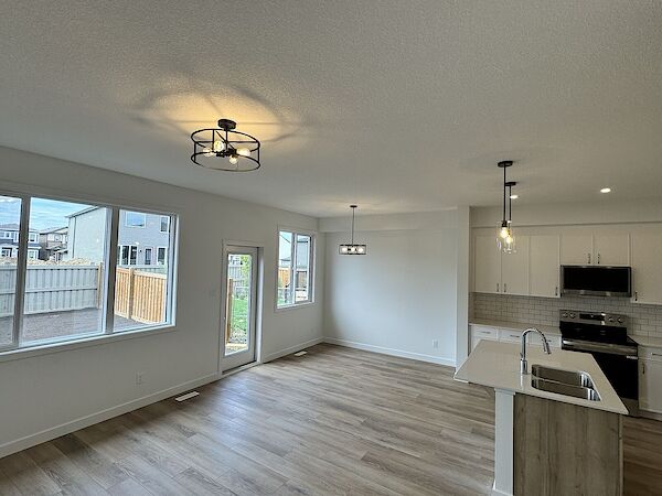 Edmonton 3 + Den bedrooms House for rent. Property photo: 572997-3