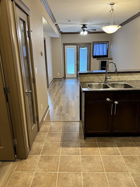 Edmonton 1 bedroom Condo Unit for rent. Property photo: 573431-3