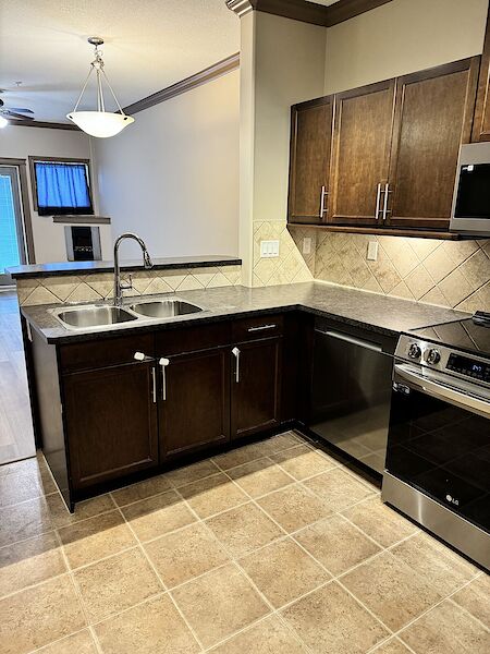 Edmonton 1 bedroom Condo Unit for rent. Property photo: 573431-2