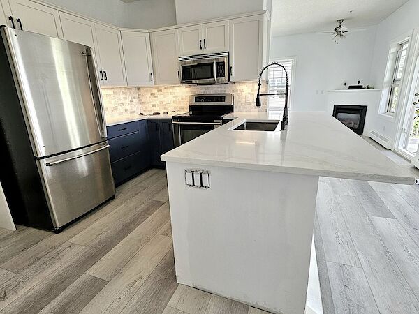 Calgary 2 bedrooms Condo Unit for rent. Property photo: 573918-2
