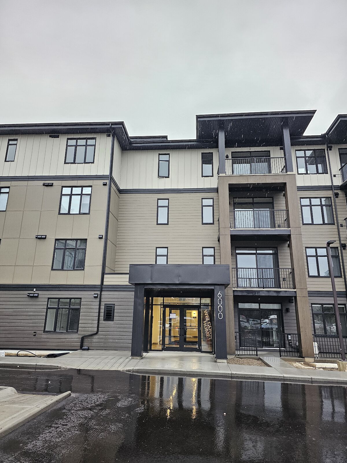 Calgary 2 bedrooms Condo Unit for rent. Property photo: 574293-1