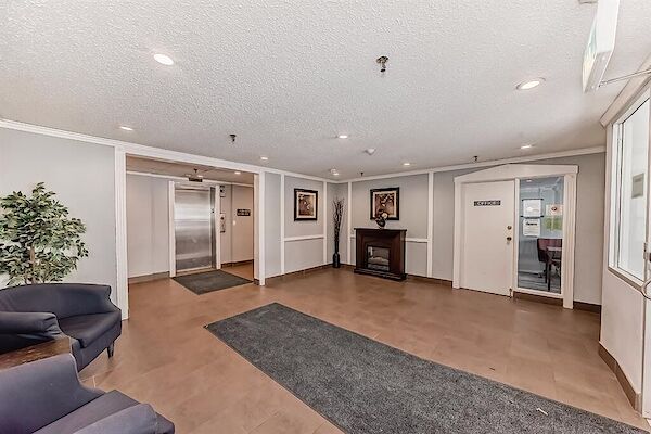 Calgary 2 bedrooms Condo Unit for rent. Property photo: 574771-2