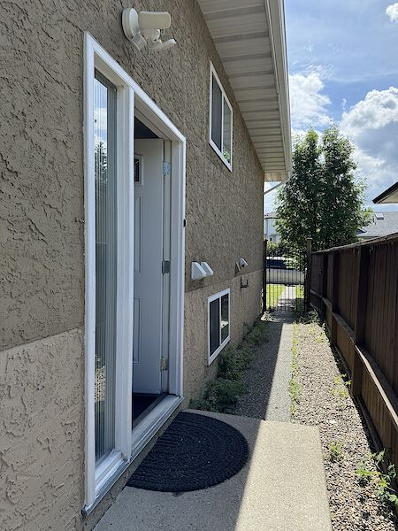 Private+side+entrance Calgary 2 bedrooms Basement for rent. Property photo: 575105-3