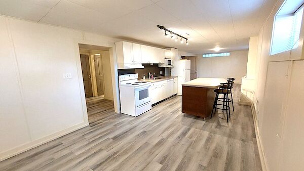 Kitchen Calgary 1 bedroom Basement for rent. Property photo: 575188-2