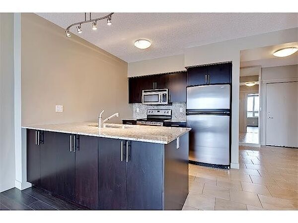 Calgary 1 bedroom Condo Unit for rent. Property photo: 575601-3