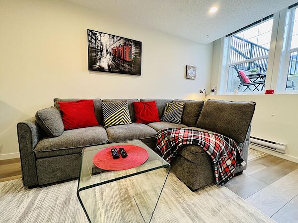 Calgary 1 bedroom Condo Unit for rent. Property photo: 575665-3