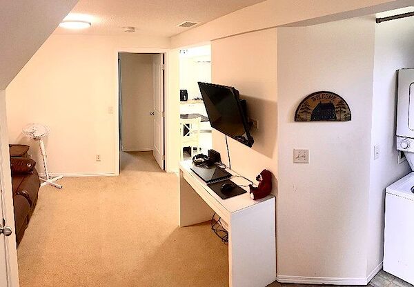 Calgary 1 bedroom Basement for rent. Property photo: 575702-3
