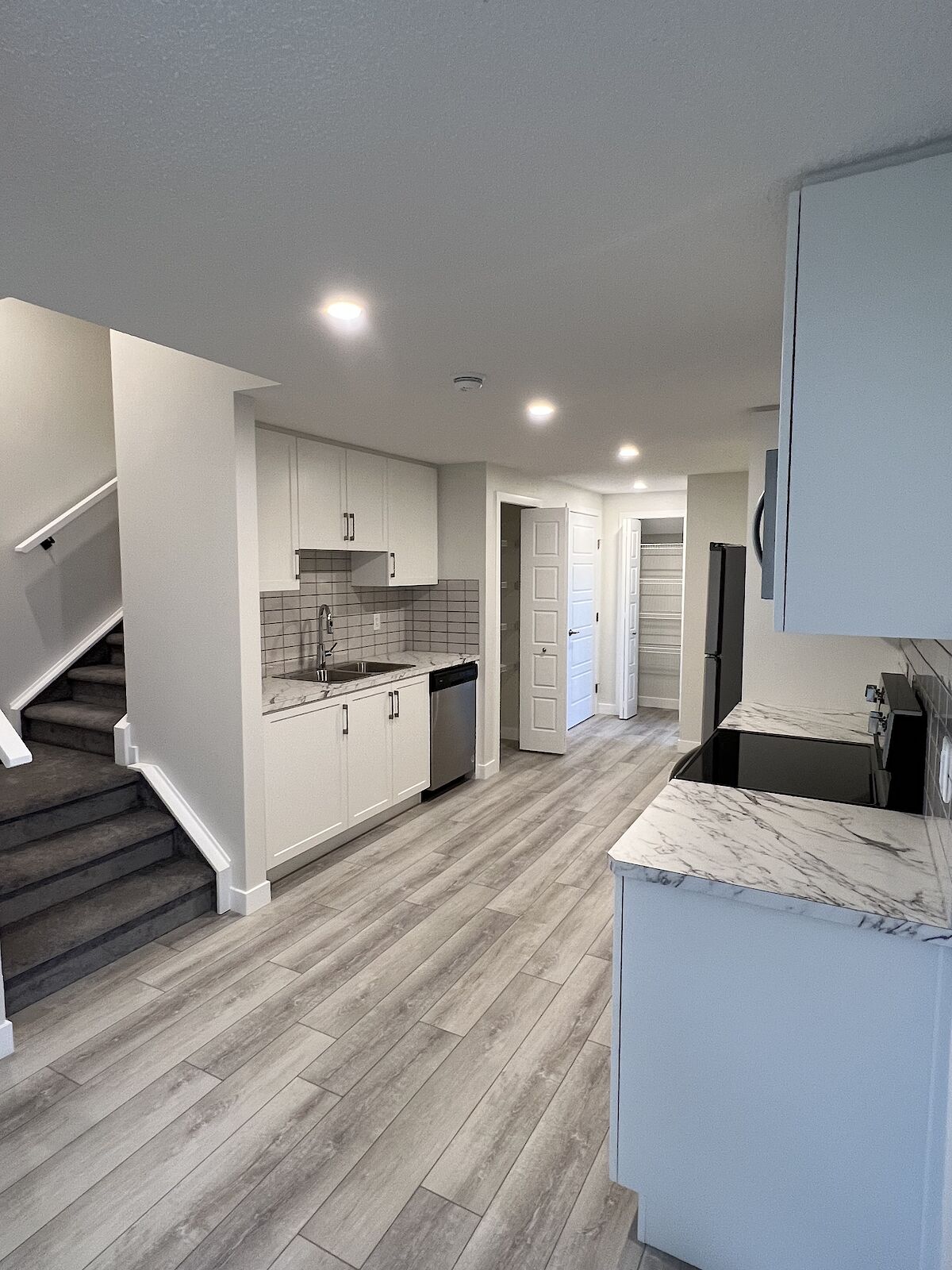 Kitchen Calgary 2 bedrooms Basement for rent. Property photo: 576162-1