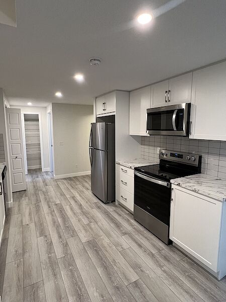 Kitchen Calgary 2 bedrooms Basement for rent. Property photo: 576162-3
