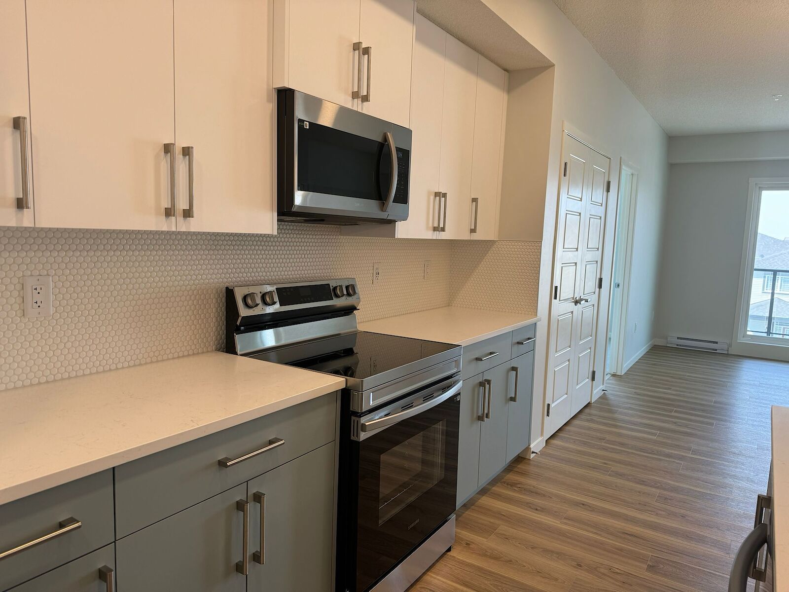 Calgary 2 bedrooms Condo Unit for rent. Property photo: 576271-1