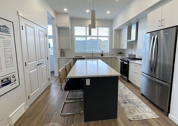 Calgary 3 + Den bedrooms Main Floor for rent. Property photo: 576313-3