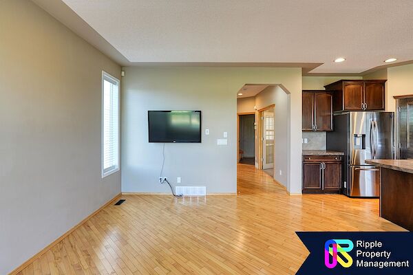 393eb4ba7a74407da0501108a4d5f191+jpg Calgary 4 bedrooms House for rent. Property photo: 576507-3