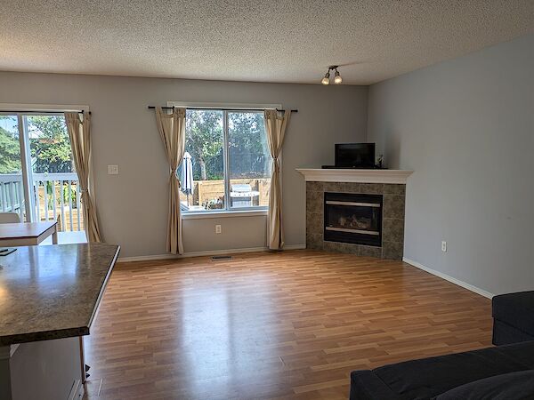 Edmonton 3 bedrooms House for rent. Property photo: 576778-2