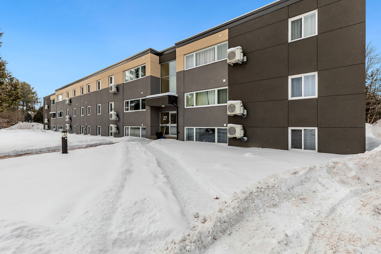 Deep River 3 bedrooms Apartment for rent. Property photo: 576850-1