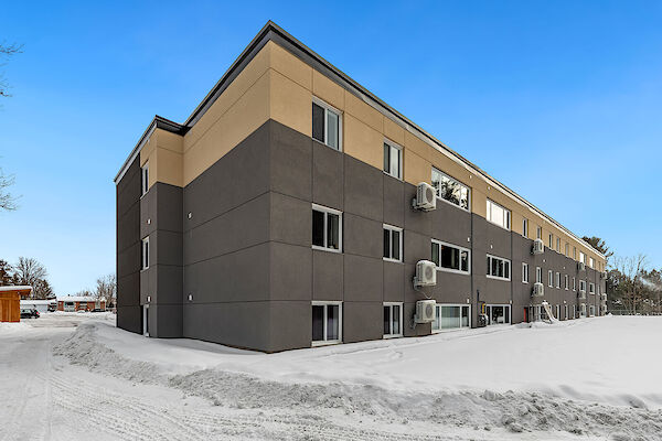 Deep River 3 bedrooms Apartment for rent. Property photo: 576850-2