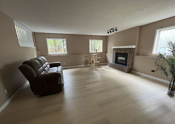 lower+floor+family+room Calgary 1 bedroom Room For Rent for rent. Property photo: 576888-3