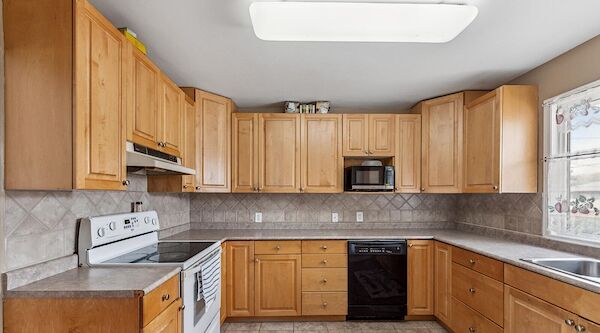 Edmonton 6 bedrooms House for rent. Property photo: 576957-2