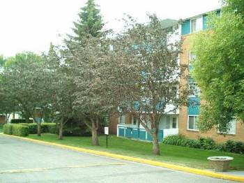Apartment+Complex Calgary 3 bedrooms Apartment for rent. Property photo: 577-1