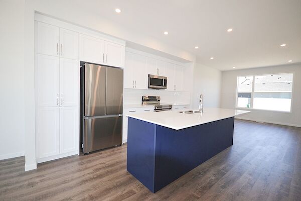Okotoks 3 bedrooms Main Floor for rent. Property photo: 577070-3