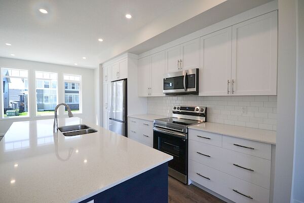 Okotoks 3 bedrooms Main Floor for rent. Property photo: 577070-2