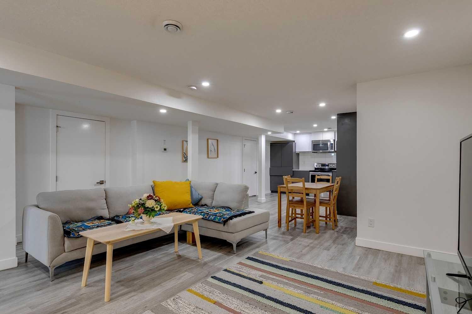 Calgary 2 bedrooms Basement for rent. Property photo: 577160-1