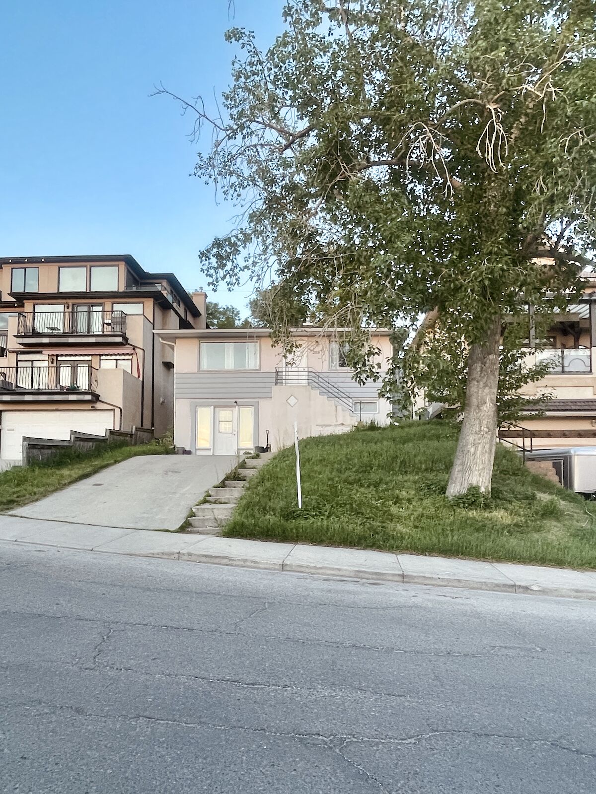 Calgary 2 bedrooms House for rent. Property photo: 577297-1