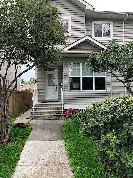 Front+Door Edmonton 3 bedrooms Duplex for rent. Property photo: 577410-2